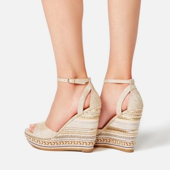 Justfab Kasabi Striped Wedge
Sz. 5.5 - Picture 1 of 13